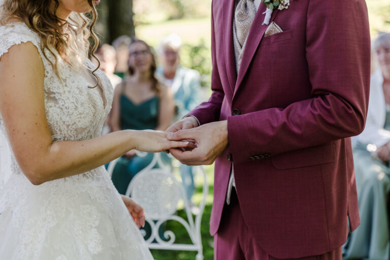 freie Trauung im Grünen bei einer Hochzeit im Terra Ursprung